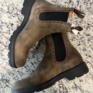 Brand New Blundstone 1351 size 7